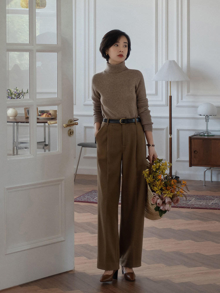 穿搭|这个冬天一定要拥有一件羊毛衫,搭配棕色西装裤,简直不要太美!