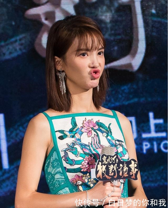 伞裙!金晨业务能力好,穿超遮肉的刺绣伞裙出镜,压腿劈叉都能轻松完成!