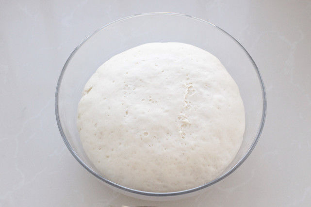 两锅|入冬后就馋酸菜馅的包子,皮薄馅大酸爽美味,一次蒸两锅都不够吃