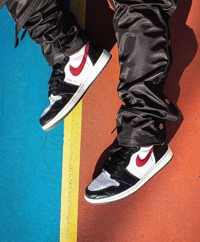 年底捡漏AJ1配色盘点 别跟着鞋贩子走才“真香”