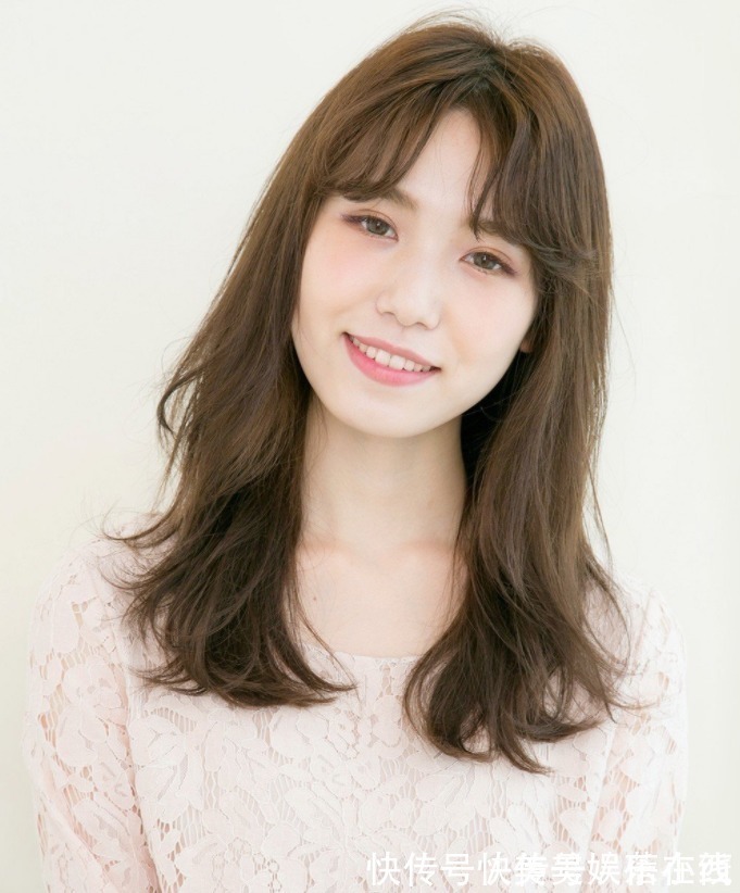 圆脸 秋季发型别乱剪!这几款高颜值刘海了解一下,谁试谁好看!