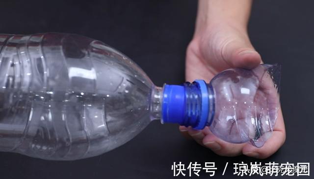 瓶盖|大瓶口的塑料瓶别扔了，简单改造一下，厉害又好用，家家都能用到