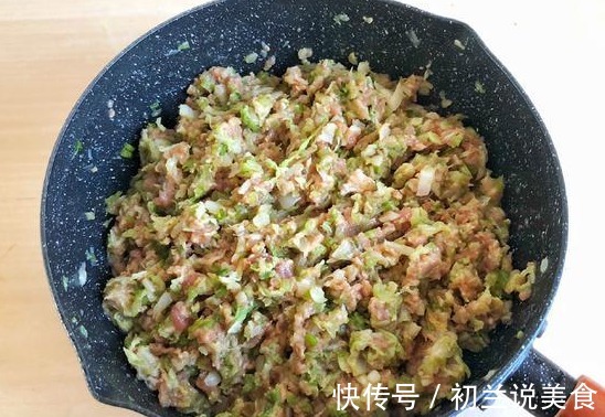 芹菜馅饺子里除了放肉，别忘了再加点它，一口一个简直太香了