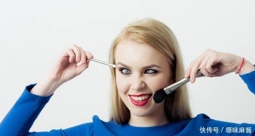 大眼袋鱼尾纹有救了,不用贵妇霜坚持4个动作还你灵动双眼