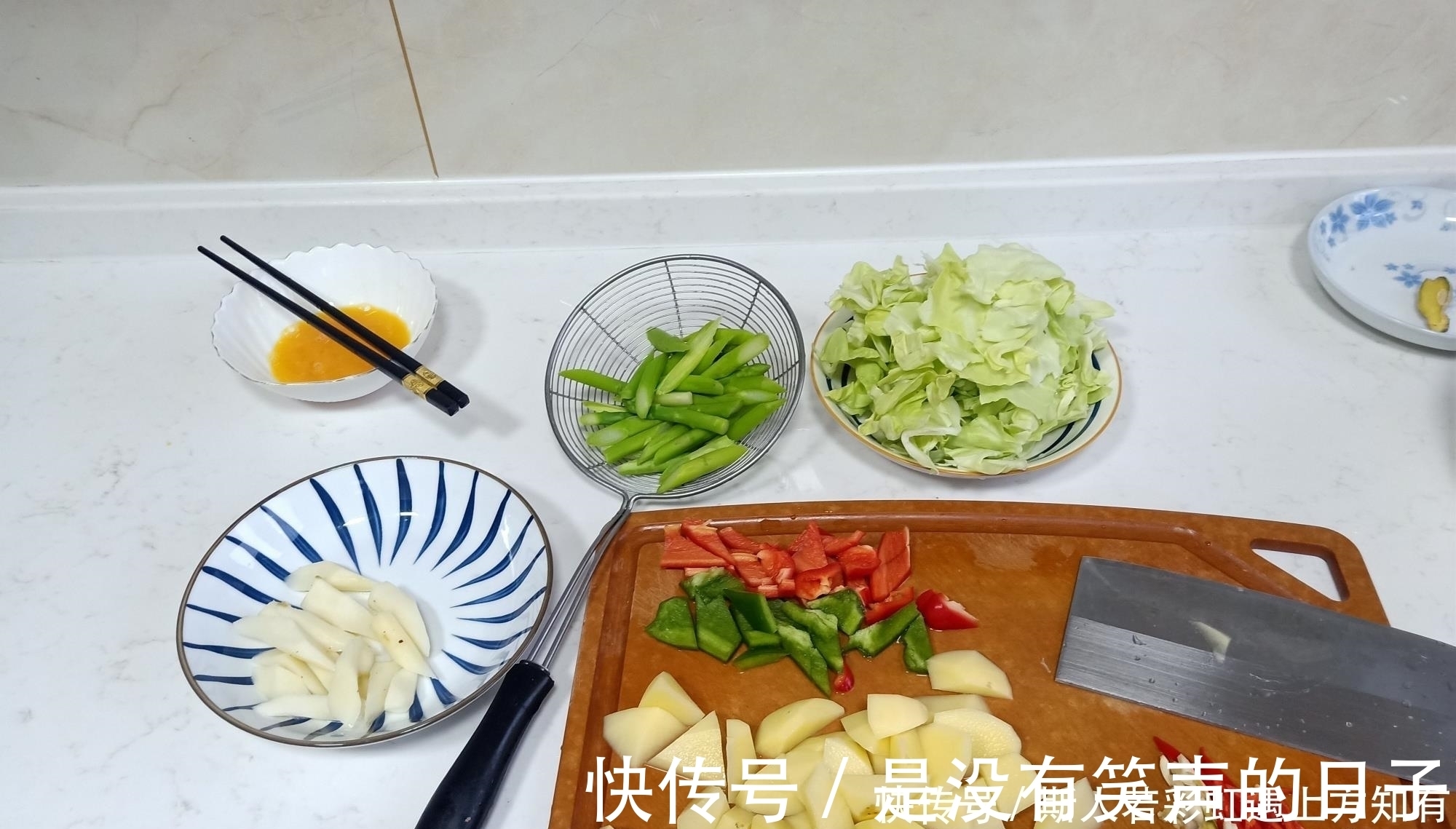 儿子|儿子不在家,老两口晚餐3个菜只花10元钱,网友:太会过日子了