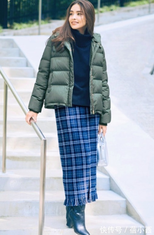 半身裙 为什么日本女生穿“羽绒服”,好像很普通却越看越耐看?来看答案