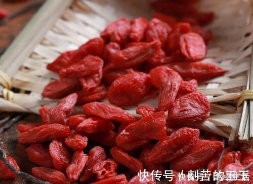 红枣鸡蛋|枸杞和'它'是绝配,若能连喝三天,肾补满了,肝也能更干净