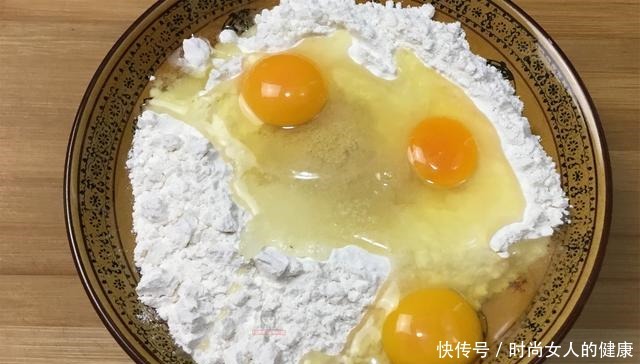 细腻|3个鸡蛋,一碗面粉,老阿姨教你做喜饼,口感细腻香甜柔软