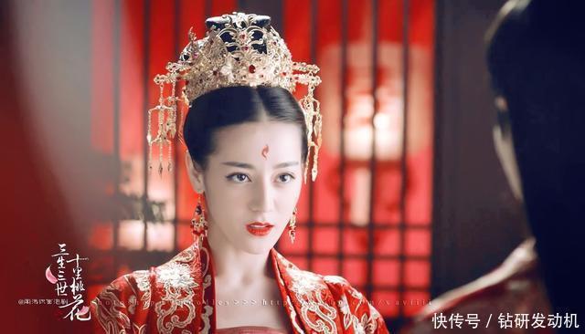 现在的造型师都变懒了,一顶发冠就解决了扶摇她们的新娘造型