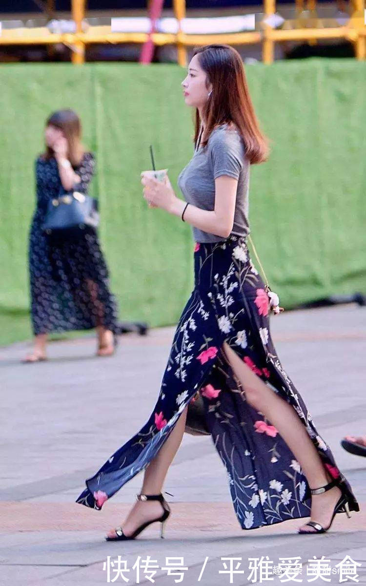 美女脚上搭配一双高跟鞋,在视觉上看起来非常