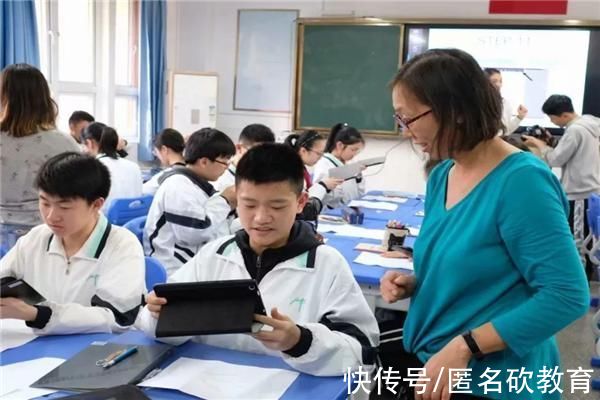 学生|高考后才发现，做普通班鸡头和重点班凤尾的差距，你选对了吗?