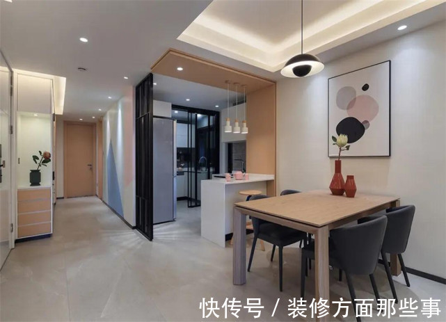 装修|134平现代简约风三居室，大理石的悬空电视柜装饰画很有特色