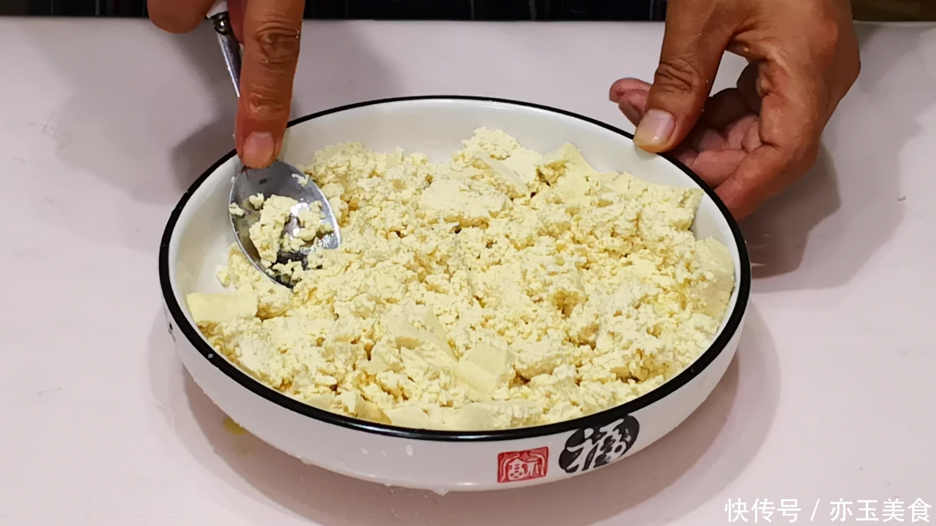 做萝卜丸子,有人用淀粉,有人用面粉,都不对!这才是正确做法