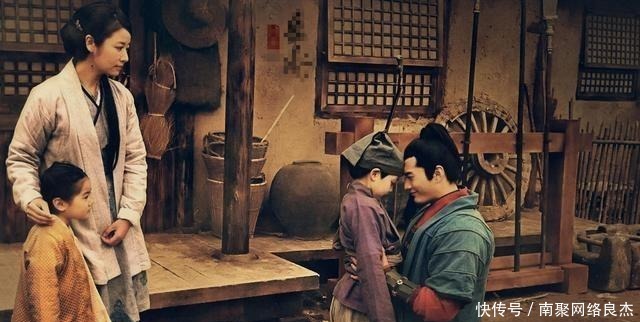 认罪|岳飞为何听狱卒的话认罪？他临死前在狱壁上写8个字，道破真相