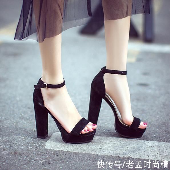 鞋型|舒适好穿的高品质凉鞋，高跟低跟都有，搭配裙子更显靓丽婉约哦