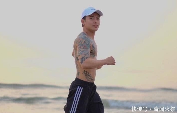 泰国|做完变性手术的女子,成为泰国最帅变性人,疯狂训练只为更男性化