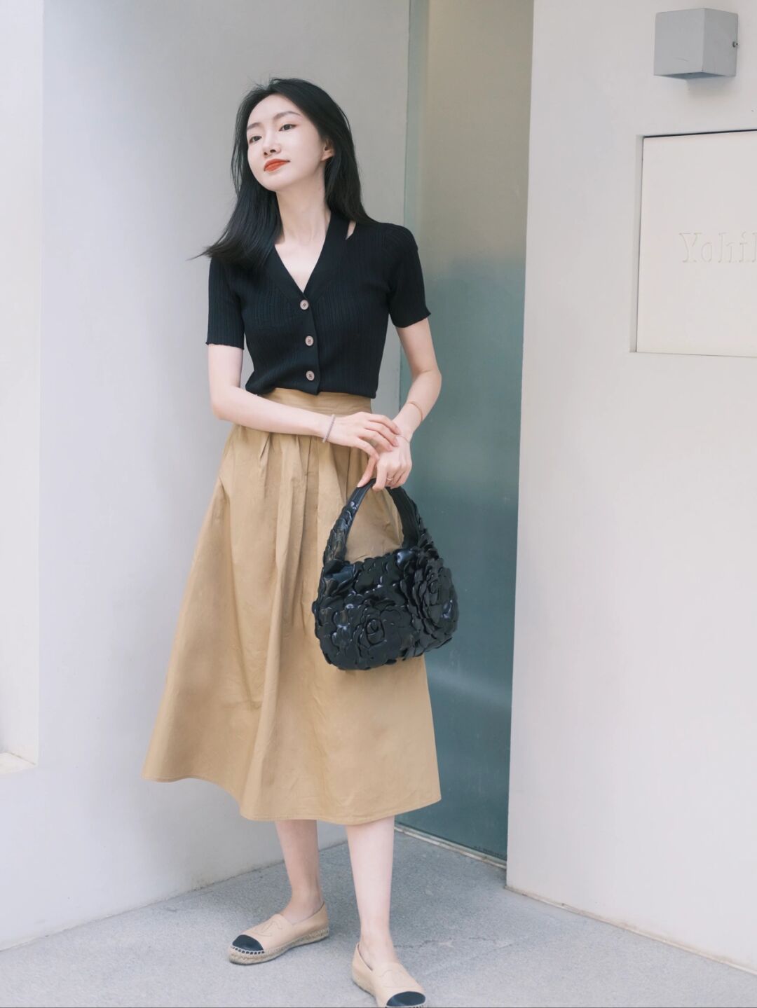 搭配|夏季,如何穿出气质女神范,针织衫搭配半身裙简约高级,清爽干练