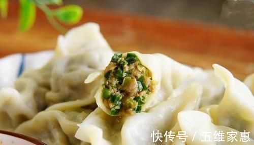关键|做韭菜馅饺子，调馅是关键，牢记2大技巧，韭菜翠绿不出水，真香