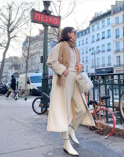 4、50岁的女性春天怎么穿？学“神仙母女”一身白穿搭，太高级