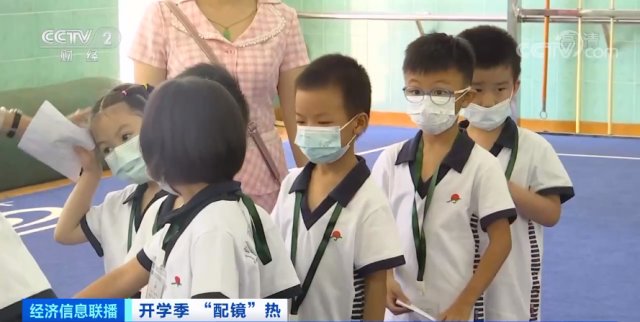 眼镜|医院眼科“爆棚”！近2万元的近视眼镜火了，效果好吗？医师提醒→