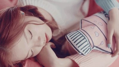 |搞笑GIF:这是哪一路公交车,司机这么漂亮,我也要去坐