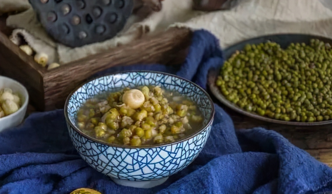 桑葚|人到中年,坚持每天吃三种食物,保护肠胃,保护心血管,身体健康