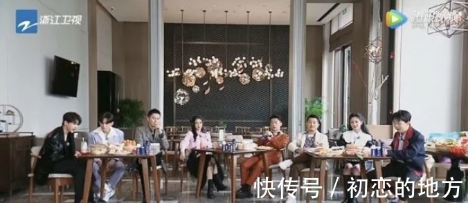 酸奶|《奔跑吧》baby吸管沾上口红被吐槽，镜头拉近真相，欠她一个道歉