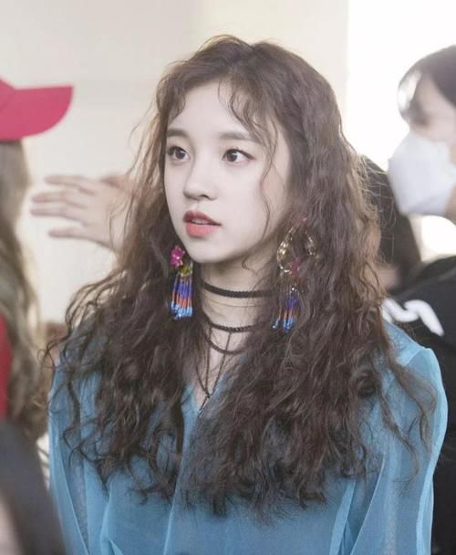 发量|女人过了40岁,尽量别留以下4种发型,土气显老,拉低整体形象