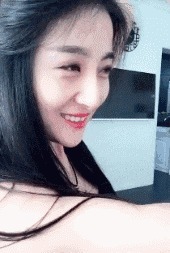|搞笑GIF:姑娘真的好漂亮,找个这样的女朋友还不错吧!