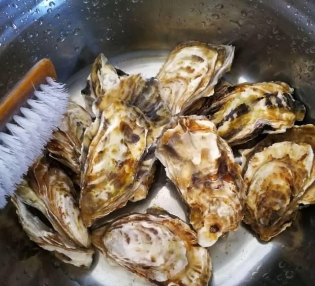 奶油|菠菜烤生蚝,个头肥美,海鲜味十足,好吃到爆