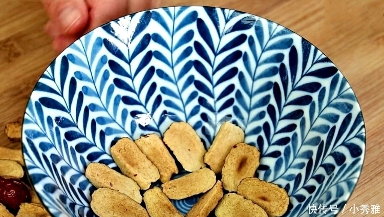 脸色红润|天凉后,女人要多做它,连吃一周,脸色红润,还能补气血,超简单