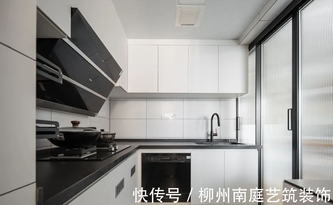 推拉门|简约式装修风格可以怎么做?墙面干净整洁视觉效果大一倍!