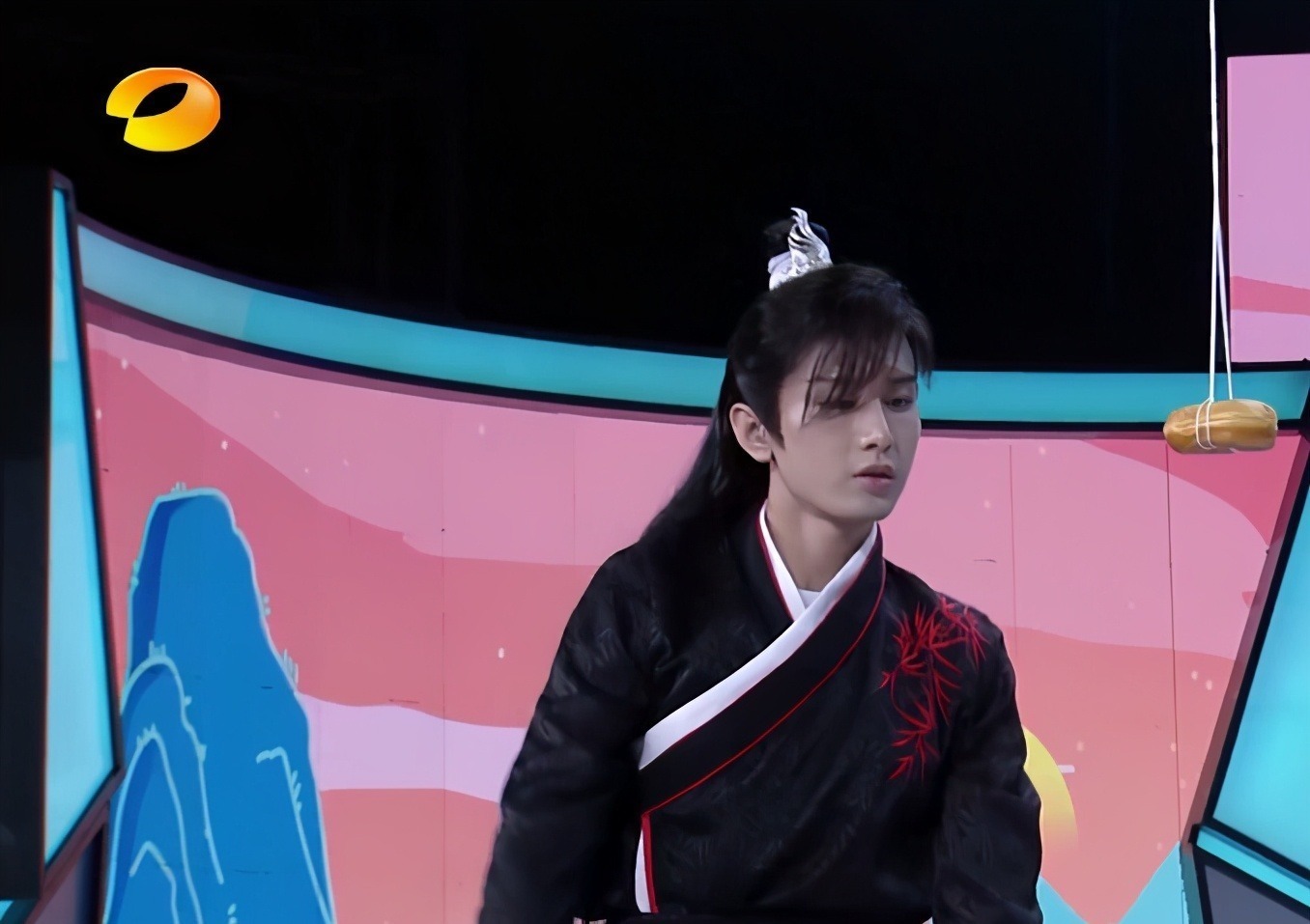 杜海濤|快樂大本營成毅變吊床舞者，趙露思唱歌跑調，藍忘機不忍直視！