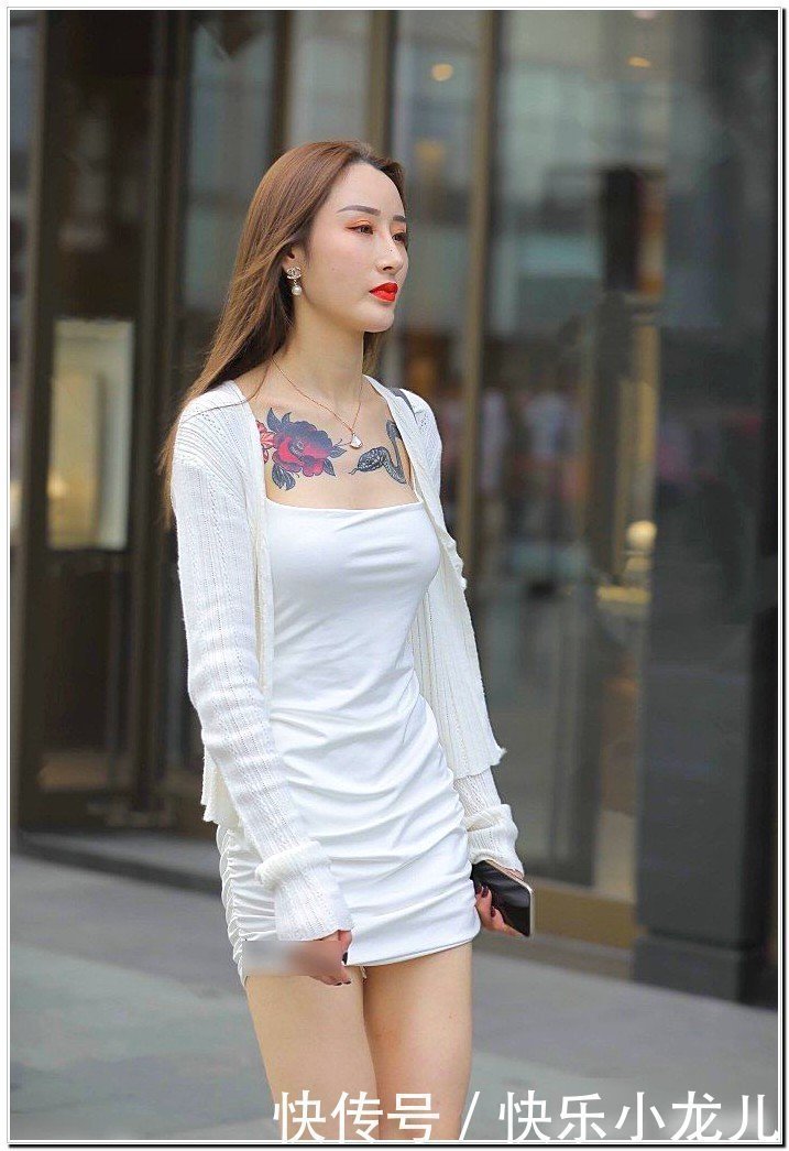 街拍清纯可人的小姐姐,带着优雅,心中的完美女神