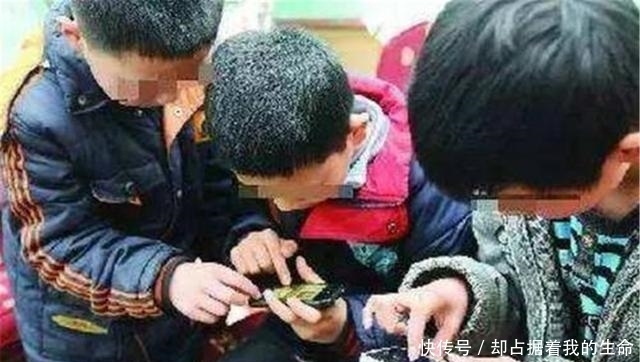 不止|经常玩手机,与不玩手机的孩子,20年后,人生差距不止一点点