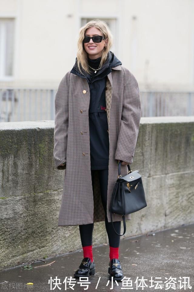 穿搭look|小个子姑娘怎么穿试试“长款上衣+打底裤”,时髦又显瘦