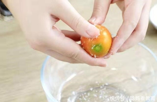 冬天,雪梨和“它”天生一对,每天喝一点,止咳化痰,润肺清热!