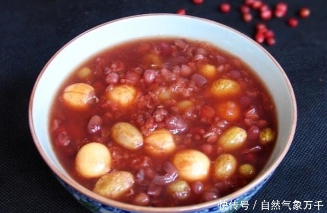 冬季后,记得给家人喝此粥,等于天然“补血库”,脸色更红润