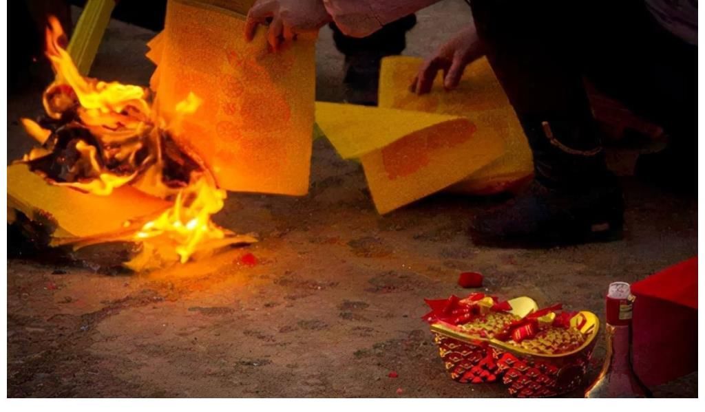 纸钱&人死后为何要烧纸?流传上千年的文化,真的只是迷信吗?