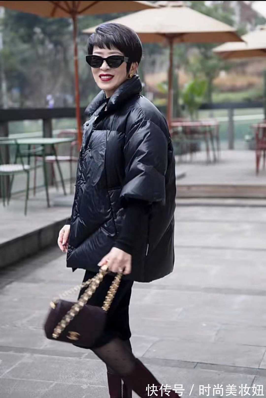 搭配|这位60岁奶奶太时髦了,穿搭简约高级显气质,比年轻人会穿