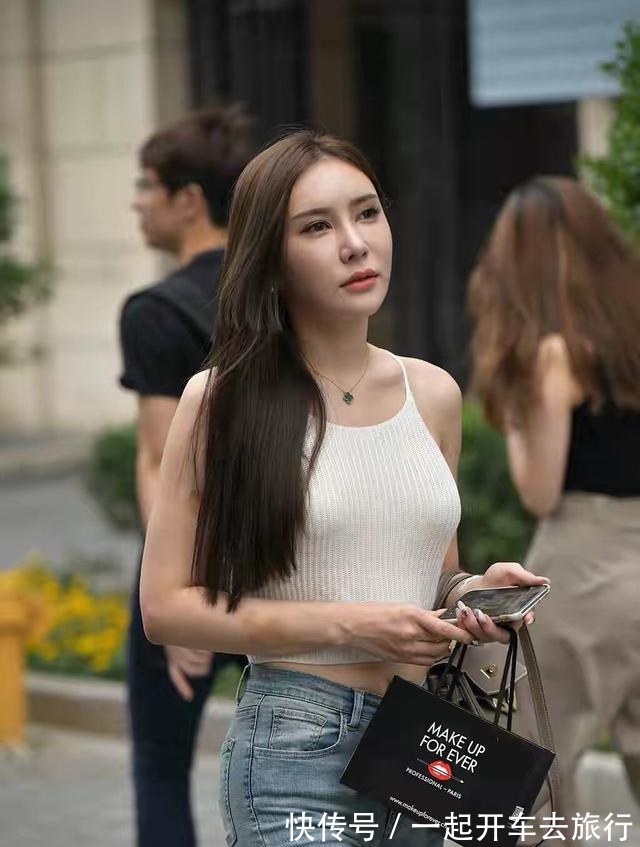 修身 牛仔裤搭配休闲有型,清凉修身显瘦,彰显成熟又有魅力