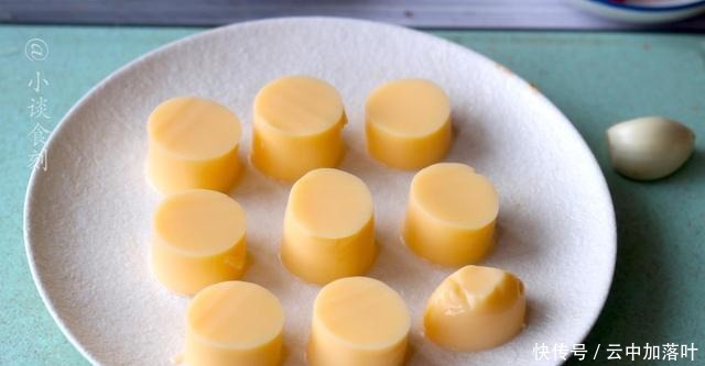 年夜饭,餐桌上多添一道菜,蒸一蒸就好,无油也无盐,孩子很爱吃