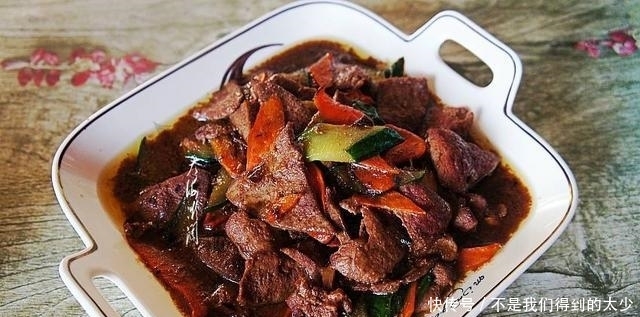 娘俩的午餐,1凉1热1生菜,晒朋友圈火了,网友:只要生菜