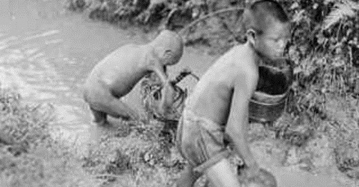 差距|一组美国镜头下心酸老照片:百年前的孩子们,原来这才是历史差距