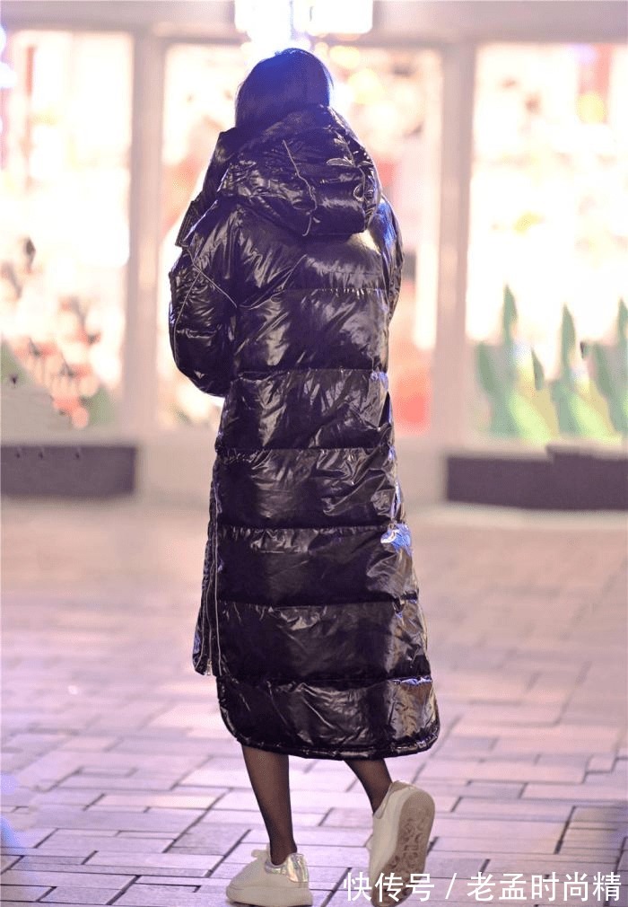 保暖|冬季要搭配羽绒服,长款风格搭配简单,还显得时尚大气