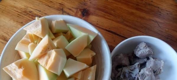 肋排|煮肉时,上面的“浮沫”是精华还是脏东西,需要撇去吗?