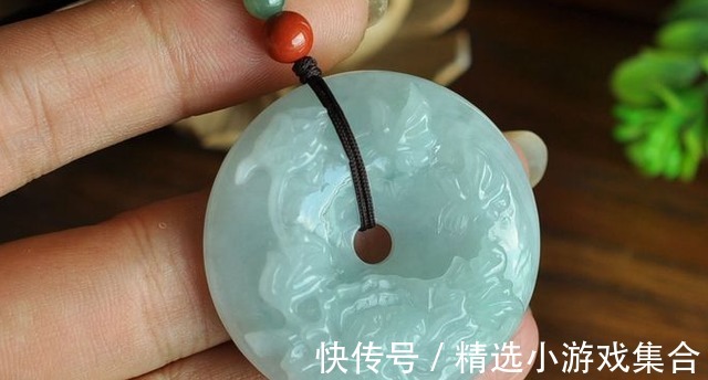 翡翠戒指 出于安全考虑,我们在购买翡翠戒指的时候,不能太过追求独特!