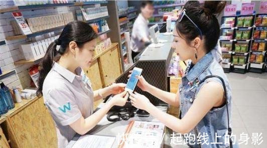 顾客|护肤店柜姐透露,遇见这3种顾客,都不愿搭理,导购也会很敷衍!