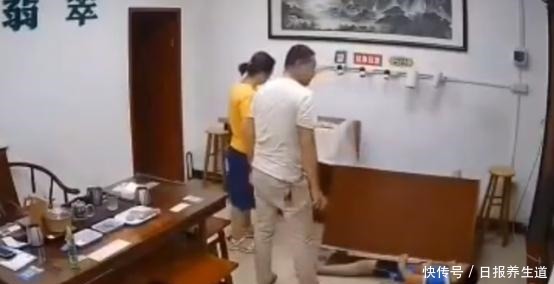 摔碎|熊孩子尬舞摔碎一桌子翡翠,需要赔偿多少钱说出来你可能不信