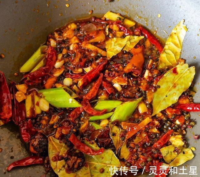 美食天下|十三香麻辣排骨，麻辣入味儿，好吃下饭！